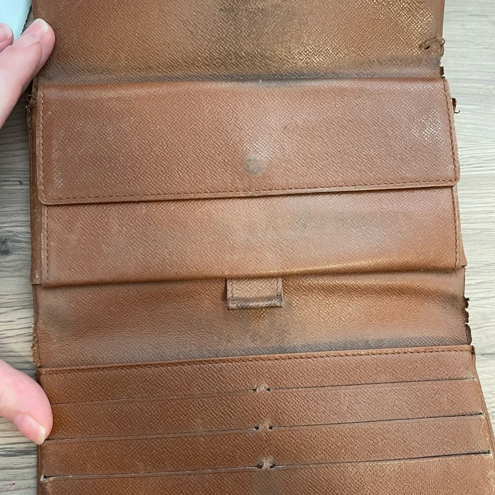 Authentic Louis Vuitton Vintage International Monogram Wallet - Picture 10 of 16